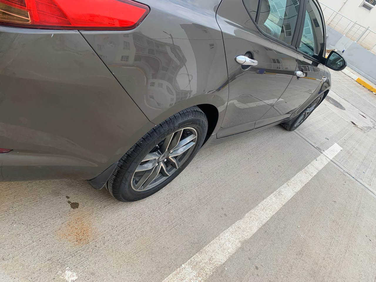 للبيع كيا اوبتيما موديل 2012 خليجي السيارة بانزين + منظومة غاز وكارت الغاز وياها
جدا نظيفه اخوان السيارة خليجية
محرك 2000 دوش شرط بدون دوائر وبدون بخار
محرك جدا ناعم
السيارة تبريد مركزي قطعتين
حساس نظام ايكو بلادي خلفي 5 ويل كب
تخم تايرات جديد
سيارة كلش نظيفه وبدون مصرف ماشية ٢٦٢ الف سيارة مكفولة من الصبغ فقط شبرين بارد صغير وجلاح خفيف ب قمارة تبريد ثلج
مكانها اربيل بيع فقط بدون مراوس
السعر ١١٠ وبيها مجال
للاتصال:

*********** أربيل, العراق
