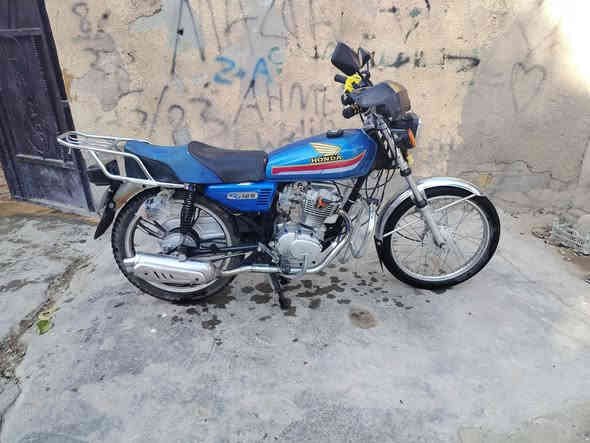 السلام عليكم دراجه ايراني ٤ كير تجميع ٢٠٢٥ محرك طلعته من الكارتونه وشديته مال نامه اخذته وحده ب٢٧٥ ضفيره جديده مجامع جدد مري يدات قمجيات ماشه اماميه وخلفيه دبلات وياله  بك لايت اشاير عداد ماسكه موبايل كله جديد واصلي  صالنصه تخبل زنجيل وكفر زنجيل  طبله مال زنجيل وبريك جدد شركه والدراجه شوفه العين تخبل وكل نقص ما ييها مكاني بغداد ابو غريب جسر الزيتون موجود خاص واتساب واتصال *********** سعرها ٥٥٠ مجال كلش كلش بسيط ما تعجبك الله يرزقك بالاحسن والارخص
