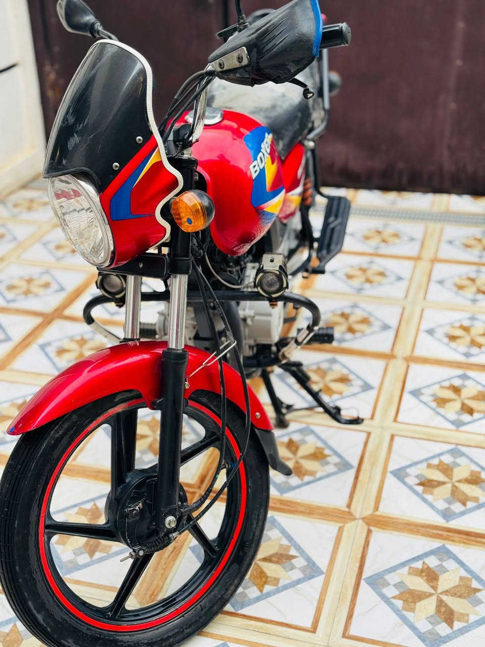 السلام عليكم بوكسر للبيع موديل 2020 كفاله عامه محرك مكفول رقم وسنويه الدراجه خير من الله مكفوله شراي اتصل على الرقم ***********4 متواجد عل خاص، او مراوس بسيفان موديل 25 وينطيني فرق حسب النضافه مكاني ديالى الخالص
