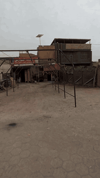 سلام عليكم اخوان 3 جوادر للبيع درجه اولى كاملام هنه وقماشهن  هاي اليوم مطرت صارن هيج بعدهن مامصبوغات جدد بعدهن مامستخدمات
  نهائآ تجي وشوفهن طول الواحد الجادر 8 وربع 
وعرضه 4 ونص  اخوان الجوادر جدد هنه والقماش  وحديد ثقيل 2 ملم 
الجادر  الواحد 5 اخواس وشغلهن درجه اولى تجي وشوفهن مكاني نجف رقمي ***********
    سعر الواحد 700 وبيه مجال
