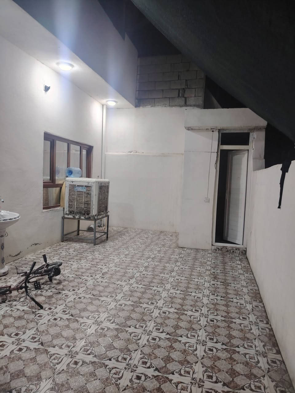 اعلان   دار للبيع  حي الواسطي
  قرب جامع الجبوري. مساحه  200  متر زراعي   
       فول سيراميك    سقوف ثانويه
         يتكون من    2 نوم  مطبخ
          واستقبال
    هول
    طاقه شمسيه
       السعر.   150  مليون
     للاستفسار الاتصال
        ***********  واتس اب
