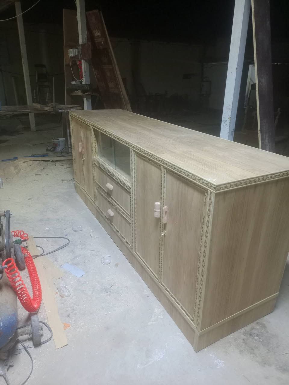 اخوان بوفيه مترين ونص للبيع نجارة تزغام جديد 165مع توصيل بابل عوفي ***********.   ***********وتساب فقط
