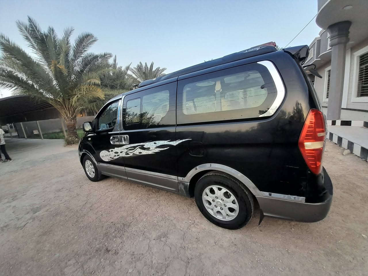 للبيع ستاركس موديل ٨بغداد مشروع وطني مكفوله من الصبغ والتبديل والبارد السياره بلاديه مامشتغله السياره كامل مواصفات ملكي دسك أمامي خلفي محرك مفتوح سوبر كاز جديد جدا تبريد ثلج سنويه لغاية ٢٨ تستلم رقم انكليزي  السعر ١٣٠$نقد وتحويل ثاني يوم موبايل ***********المكان بغداد بسمايه ناحية الوحده تحياتي لكم جميعا
