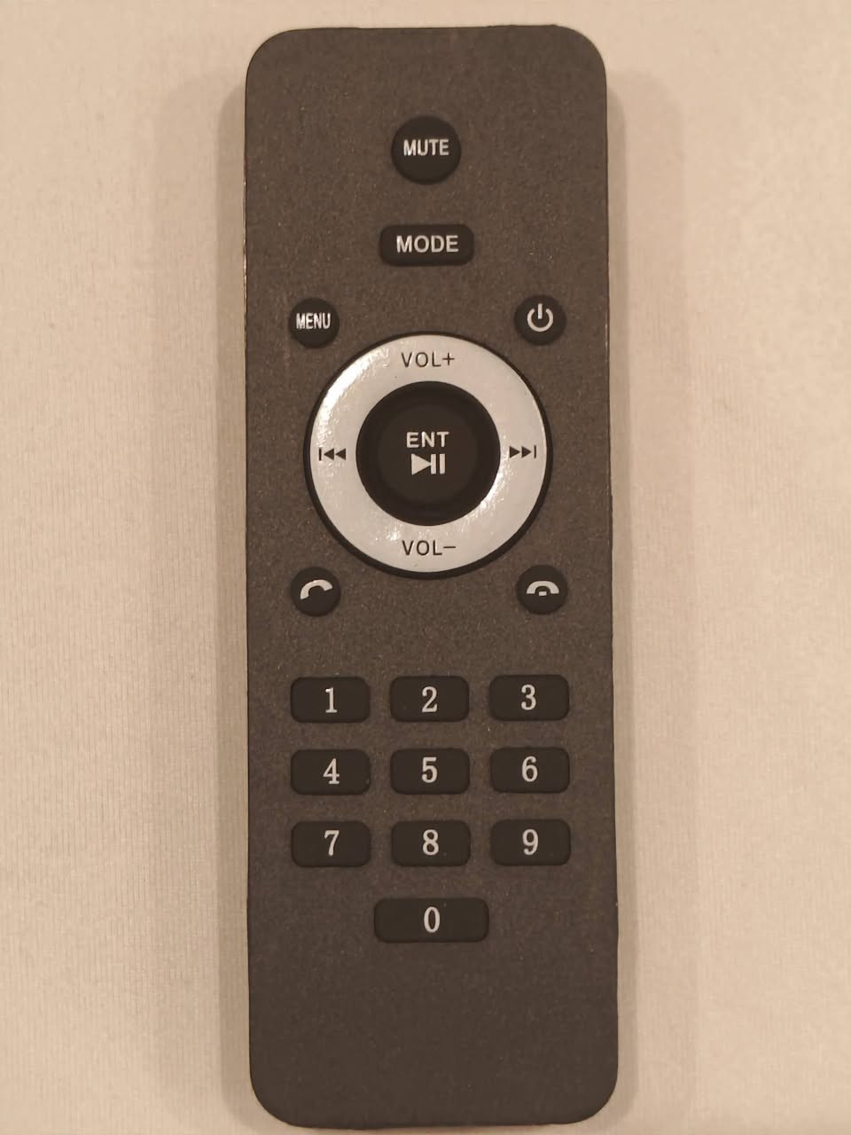مسجل للسيارة (1DIN Car MP5 Player)، جهاز مصمم ليحل محل مسجل السيارة التقليدي ويوفر ميزات ترفيهية متطورة.

 يدعم تشغيل ملفات الصوت (MP3) والفيديو (MP4, MP5) والصور .

مزود بتقنية البلوتوث لإجراء المكالمات اليدوية وبث الموسيقى من هاتفك.

يحتوي على مداخل USB و AUX ومنفذ لبطاقة الذاكرة ( الهارد ) لتشغيل الملفات المخزنة أو شحن الهاتف.

يدعم استقبال محطات الراديو مع إمكانية البحث التلقائي واليدوي.

السعر40


**إذا كنت صاحب هذا الإعلان وتريد حذفه لأي سبب، رجاءا أرسل رسالة إلى الدعم الفني**