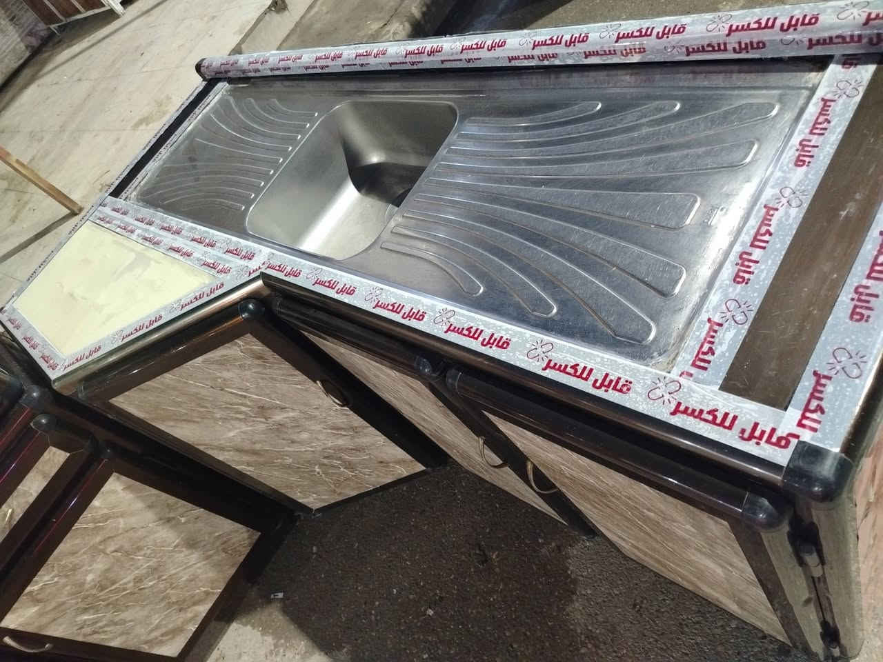 للبيع كونتر ارضى ملحق مترين نضيف شغل تقيل سنك زويه سعر ٢٧٠ بي مجال *********** اسيا *********** مكان رشيديه
