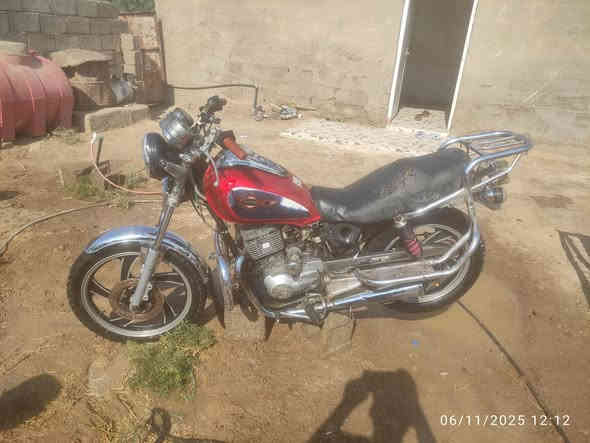 سلام عليكم دراجه جونده للبيع موديل 18 كلك كلك مكفول من سرقه سعره 300 وبيهه مجال حك الجيه العنوان واسط ناحية الدجيلي للاستفسار اكثر الاتصال على الرقم ***********
