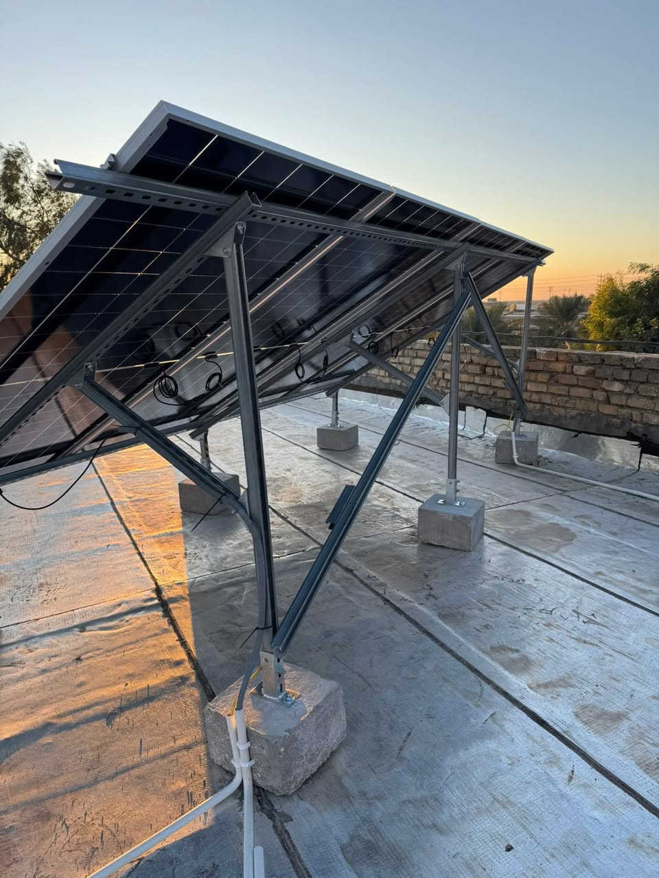 ⚡ بيت آخر يودّع المولّدات ويعتمد على الطاقة النظيفة ☀️

🔹 منظومة 27 أمبير
🔹 ألواح 620 واط عالية الكفاءة
🔹 هيكل حديد مغلون C-Channel
🔹 أداء ثابت واستقرار بالتيار
🔹 تنفيذ هندسي مدروس
🔹 ضمان حقيقي

مكتب الطاقة المستدامة
🔰 الوكيل الرسمي لشركة شيشن تكنلوجي - شركة هواوي - شركة لونجي 

📍 العنوان: كوت – الخاچية – شارع 40
📞 موبايل:
***********
***********
