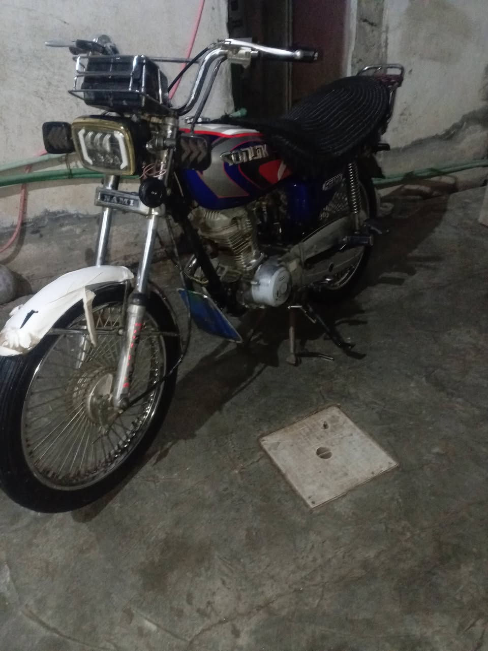 سلام عليكم دراجه نامي برو اربعه كير للبيع موديل 22محرك نضيف كهربائيات شغاله اوراق بي تايرات جدد كامل شغال السعر ٤٠٠وبي مجال ***********
