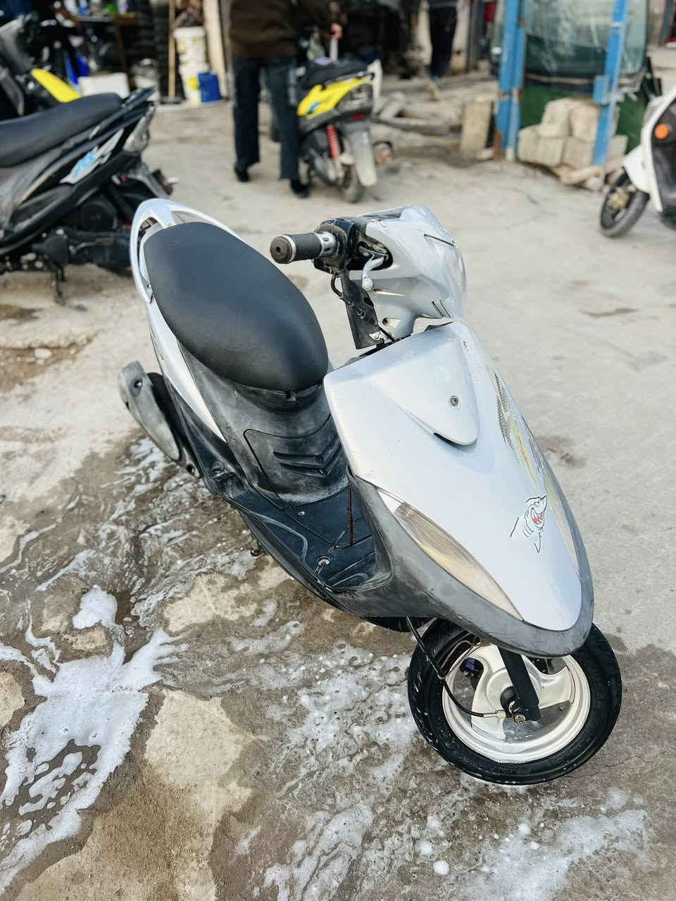 سلام عليكم 
السعر 800وبيه مجال اتصل وتدلل 
ماكس عدله مكفوله كفاله عامه من مكينه وكفر وكهربائيات الدراجه مختمه من الطول للطول نفس الختم ويه المكينه شغاله سالف هندر نكره مكاني البصره قضاء القرنه 
***********بي واتساب
