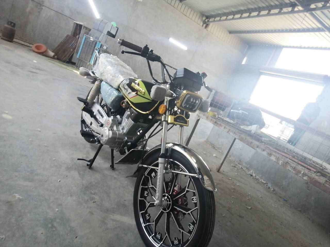 سلام عليكم ورحمة اخوان دراجة 5كير 2025 بشهر العاشر طابعه بعدهي بل لايلون برغي واحد مامفتوح بيها عنواني بابل مويلحه قرب جسر المشروع سعر 875وبيها مجال رقم *********** واتساب بي
