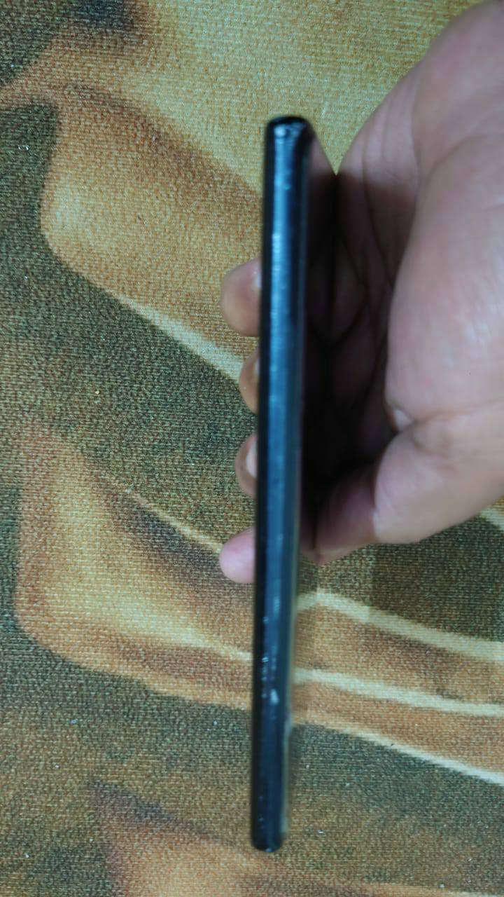 نوت 9 جهاز معروفة مواصفاتة بيه طبع بالشاشة الجهاز كلشي شغال بيه  السعر 110 
***********
