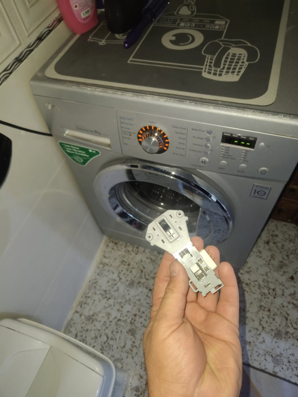 بعض اعمالنا في مجال غسالات اوتوماتيكية 
ورشة البرزنجي 
بالادارة مهندس احمد البرزنجي 
***********
العنوان طوز حي جمهورية قرب جامع الستار
