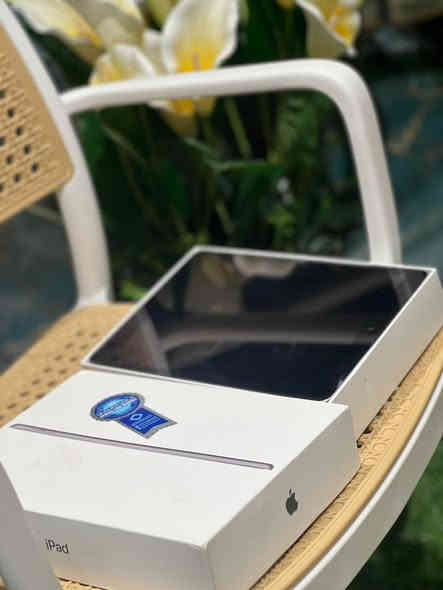 ايباد 9 جديد كلش ولا مبدل بيه آي قطعه شرط الفحص ذاكره 64 وياه كامل الملحقات الاصيله مكاني بصره حي المهندسين سعره 265 شراي يتصل ***********
