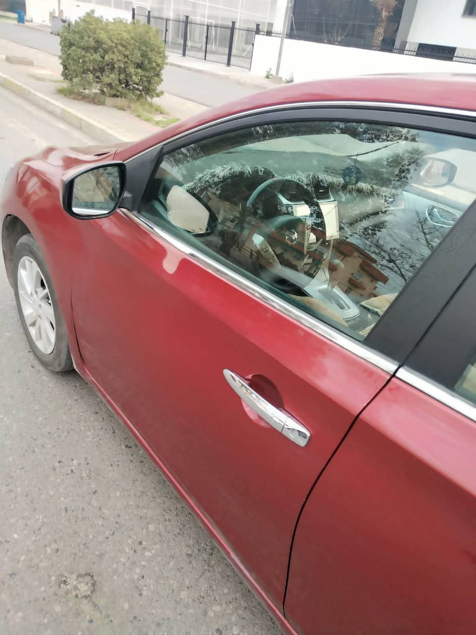 نيسان سينترا ٢٠١٥ گيرومه كينه به شه رت حيزام سبوغه جه مبه كي خه فيفي بيشي هه يه دوسي جي سبيبويته وه ره قه مو سه نه ويو ژينگه ي نويه *********** زماره ي خاوه ني سعري ١٠٠ده فته ره ك هه موشتي به شه رت أربيل, العراق
