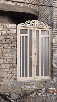 السلام عليكم هيكل للبيع المساحة 100متر وبصفه قطعة أرض للبيع العنوان بغداد مدينة الصدر شارع سيد عوده الاتصال *********** مكتب أنوار الصدرين
