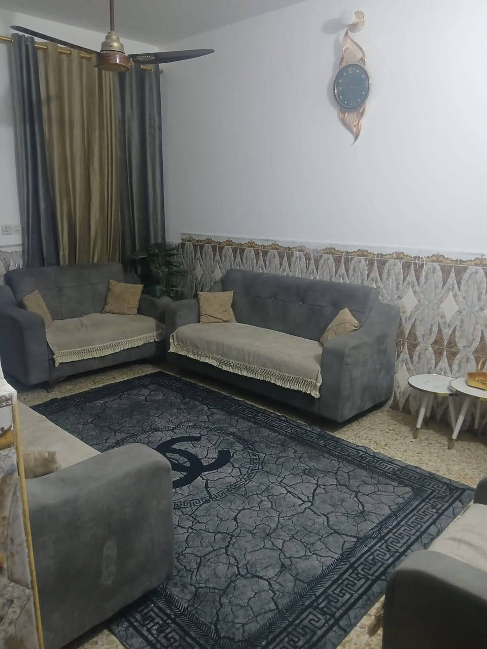 بيت ١٠٠ متر منطقة ال ٤٨ طابق واحد لرهن سعر الرهن ٢٣ ب النداء كونكريت مسلح البيت كاشي و سراميك بي غرفه و صاله و مطبخ و استقبال و صحيات داخلي و خارجي وهذا رقمي *********** والله يرزق الجميع ان شاء الله
