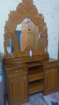 ميز مكياج • الزعفرانية