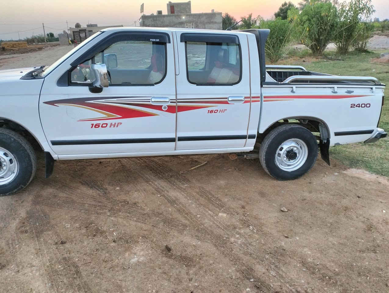 نيسان للبيع ادوات موديل 2002  بيه كصه حوض سياره جديده جاهز محرك كير كهربائيات تبريد تدفئة حداديه كله جاهزه السعر 55 ورقه وبيه مجال مكانه ذي قار اتصل ***********
