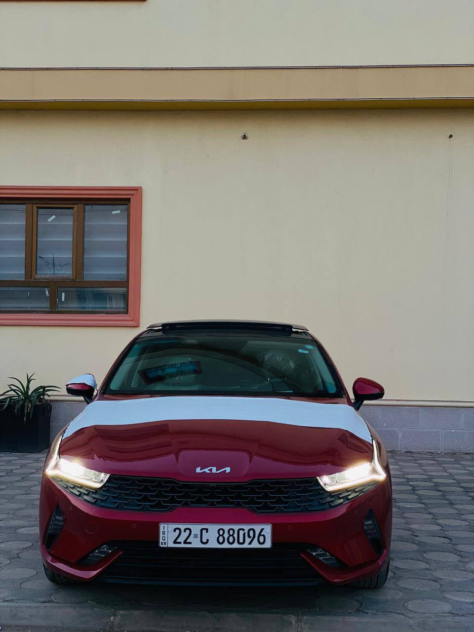 السلام عليكم
كيا k5 

موديل : 2023 بيها بارد بوب اثنين 

مكينة :  Hybrid 2000 cc كهرباء  و بنزين 

مكانها : سماوة

ماشية  ٣٦ الف 

مواصفات : فول   ⬇️⬇️⬇️

 1- بانوراما

2- كشن تدفئة و تبريد 

3- تبريد قطعتين منفصل 

4- شاشة  تدعم نظام android auto & apple car play

5- كاميرا دوارة 360

6-حساسات امامية و خلفية

7-كراسي الامامية تحكم كهربائي مع ذاكرة تخزين لكرسي السائق

8- كراسي جلد 

9- كراسي اماميه تدفئة و تبريد

10- أضويه أمامية LED زينون ابيض 

11- بصمة تشغيل عن بعد 

12- بصمة أبواب(دخول ذكي)

13- جنطة تنفتح عند الاقتراب 

14-  مري كهرباء (شفط) + قلاب عند البگ تنزل ليجوه

15- حساسات مطر 

16- كشافات ضباب LED 

17- - إضاءة LED داخلية مخفية 7 الوان يتغير ويا المود القيادة

18- أومر صوتية 

19- أنظمة قيادة (eco, smart, comfort , sport)

20-ستيرن مودين ( comfort, sport )

21-بابين وراء بها ستائر

22- بريك كهربائي + أوتو هولد

23-شاحن وايرليس

24-داتاشو

ماعندة ضرر و ما عندة نقطة

سعر : ٢١٠ وبيها مجال

 

للتواصل ***********
