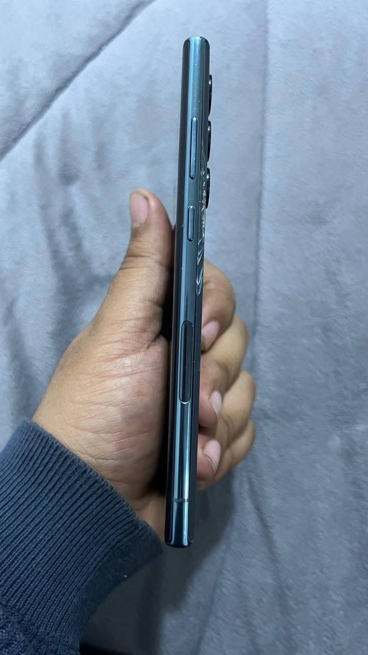 S22 الترا 
ذاكرة ١٢٨ غيغا 
أمريكي بس يستقبل شريحتين حقيقي مو esim شريحتين عادية 
شاشة مفطرة وبيه نقطة بصفحة ممأثر ع لمس نهائي وظهر كذلك كل شي واضح بصور 
سعر ٣٢٠ الف 
مكاني النجف حي نداء شارع مجمعات مجمع الكرار بلوك ١٦ دار ١٢ 
***********
