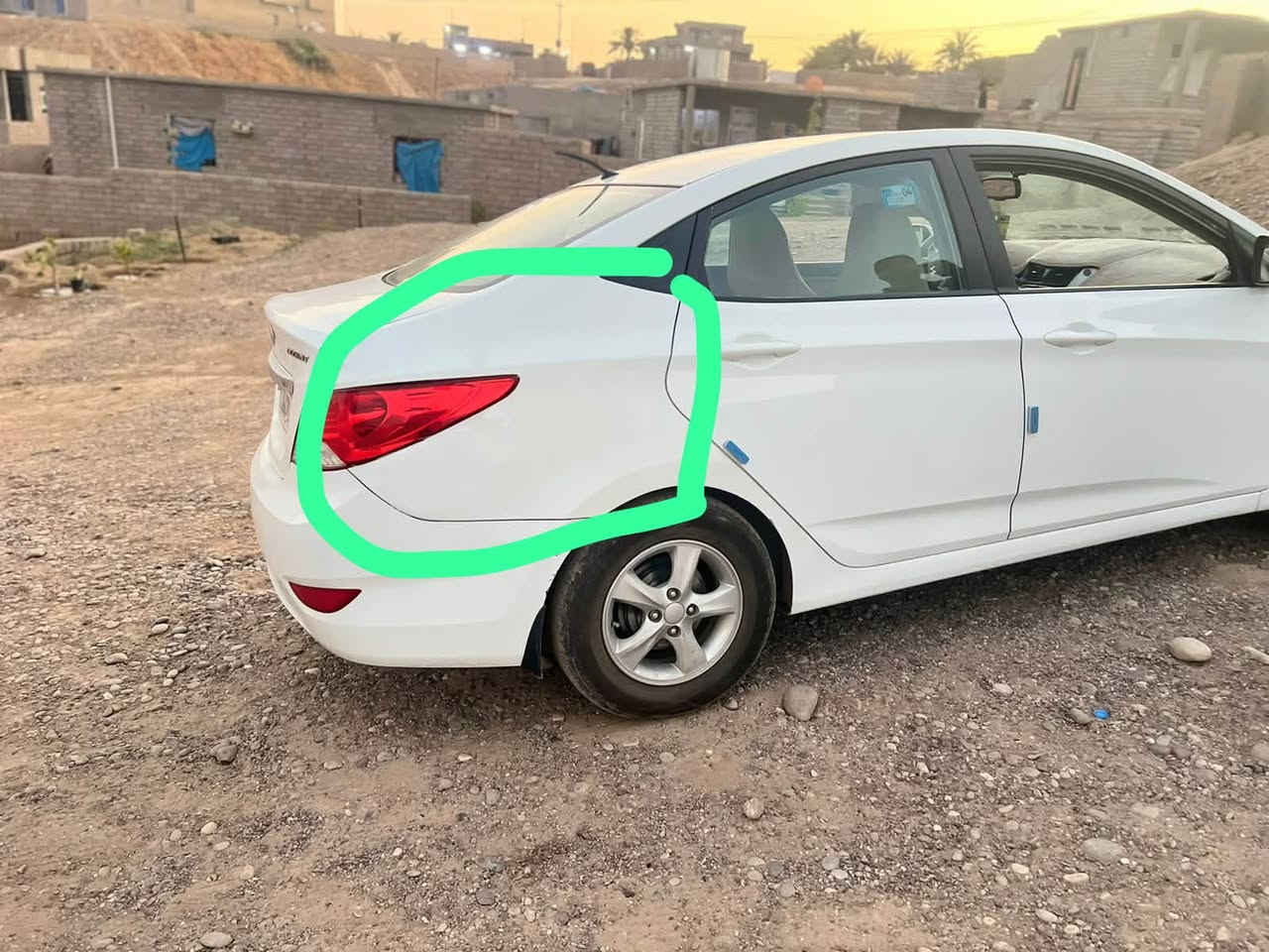 سلام عليكم سياره اكسنت للبيع سياره حلوه حيل مالت بيت بيها قطعه وحده جاملق الخلفي اليمين بسمي سياره تحويل  ثاني يوم حولك

*********** حمزه
