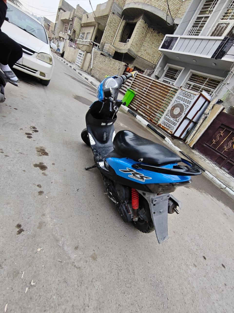 ماكس عدلة "عروسة لل بيع" 💎
‏المحرك: جديد  ما مفتوح برغي.
‏اللون: أسود بلادي ملكي.
‏الحالة: رمبة، صارلها شهرين من نزلت، أختام بلادية كاملة كفراتها موجودة كلها ختم واحد .
‏النواقص: سلف وبنز خلفي فقط (شغلات بسيطة).
‏السعر: 600 وبيه مجال للطيب.
‏المكان: بغداد - حي الجهاد.
‏الرقم: ***********
‏متواجد واتس اب
