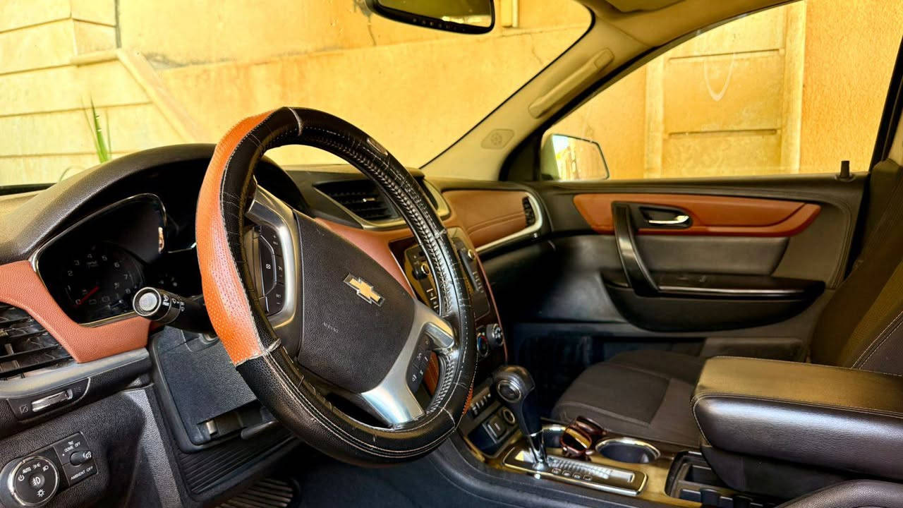 Chevrolet traverse 2017 وارد خليجي
المحرك6 سلندر حجم 36 
رقم اربيل 
ماشية 100 كيلو 
السيارة ثمانية راكب 
بيها حساسات و كامرة خلفية 
للتواصل على الرقم ***********
