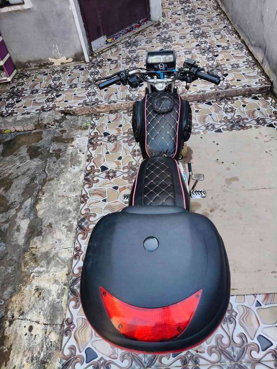 السلام عليكم دراجه سيفان موديل 22 اوراق كامله زوج تاير دبلات جدد ختم نكره سلف مكينه ناعمه جنطه وياها مكاني بعقوبه سعر ٤٠٠ وبيها مجال ***********
