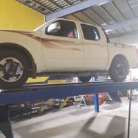 اعتذر منكم ماعرف انشر نيفاره 2011 خطين غاز بانزين مكفوله بس البنيد مفت...