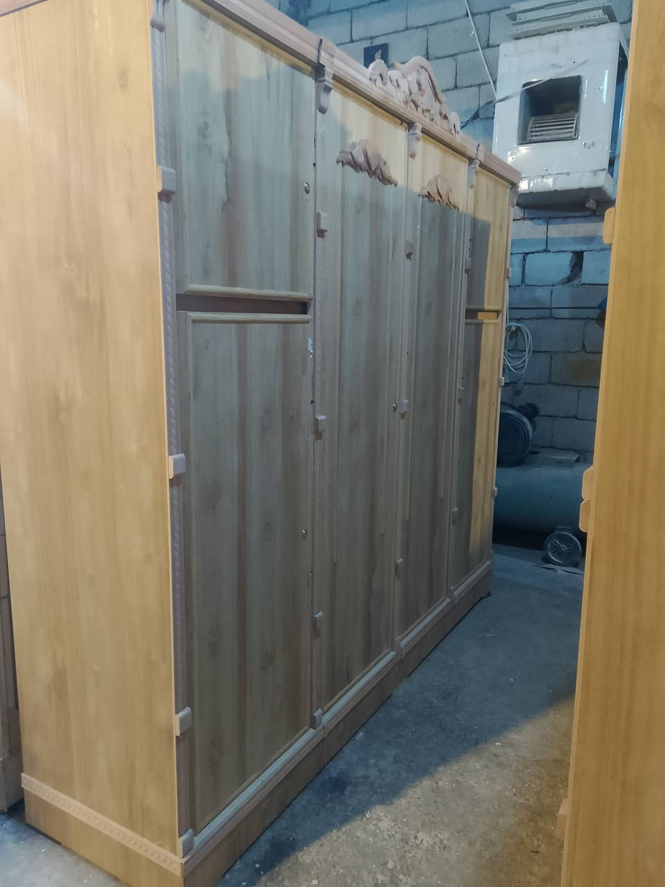 يا الله السلام عليكم ورحمة الله وبركاتة 
كناتير شغل درجه اولئ زان ثقيل الارتفاع 225 
العرض 60 الفرش ابلوك بورد 14 ملم مع جسوره تحتيه 
الوجه صاج فراشه 4 ملم 
الداخل ماليزي عادي 3 ملم الضهر جرجوبه خشب 
حشوته ممتازه ثكيل الاسعار 
كنتور 2 باب 130 الف 
كنتور 3 باب 190 الف 
كنتور 4 باب 240 الف 
زان ثقيل شغل درجه اولئ 
العنوان ديالئ بعقوبه بهرز طريق ابو الكرم قرب دلاليه المدينه للتطور الزراعي 
رقم الهاتف 
***********
الجميع @إشارة
