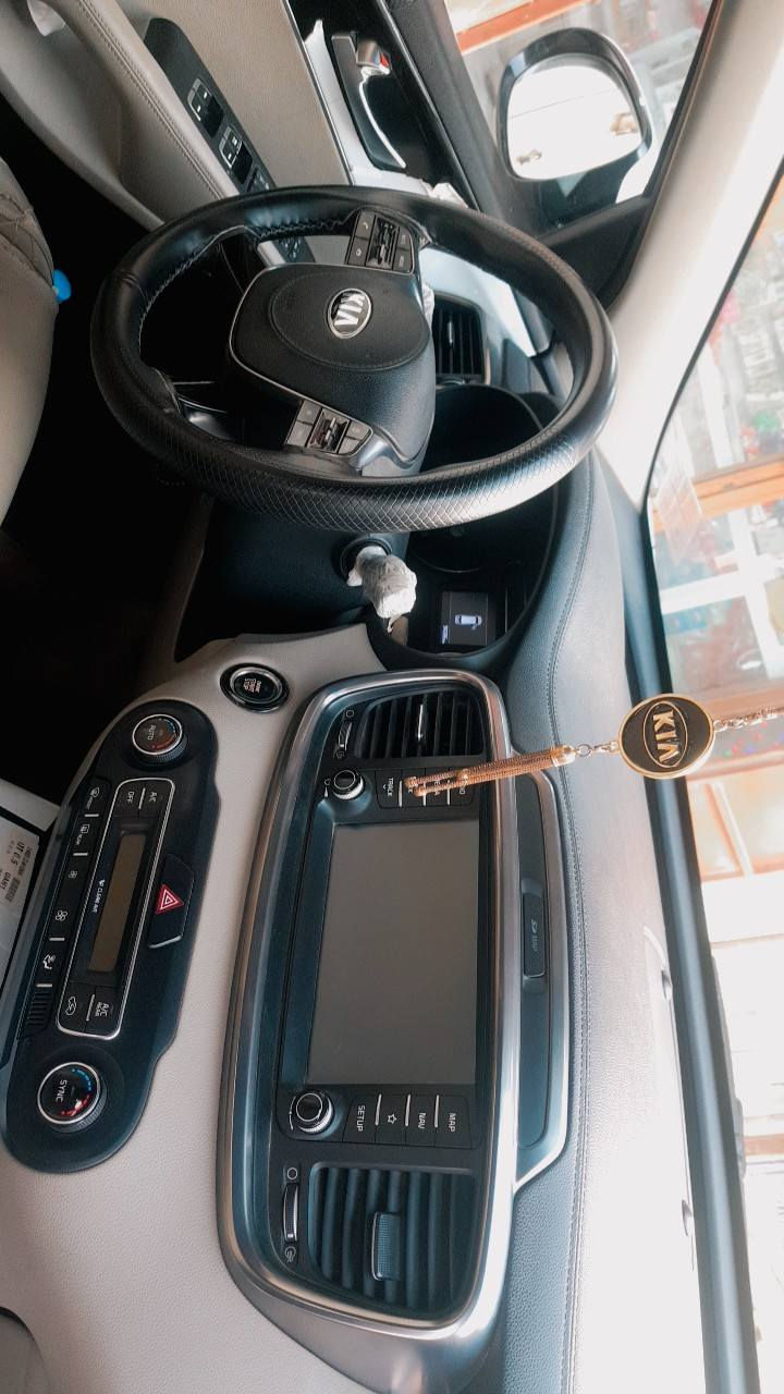 سلام عليكم
سورنتو 2020 خليجي بأسمي كامل موصفات عدا الفتحة كفالة عامة عدى بارد مبين بالصور سيارة مال بيت بعدها جديدة واحلى من الصور ماشية94000  مكينة وكير بالباكيت حدادية جديدة باب خلفي كهربائي كشنات كهربائية بصمة تشغيل بصمة ابواب حساسات امامية خلفية  رقم انكليزي الجديد تحويل ثاني يوم السعر 265 وبيها مجال
 ***********
