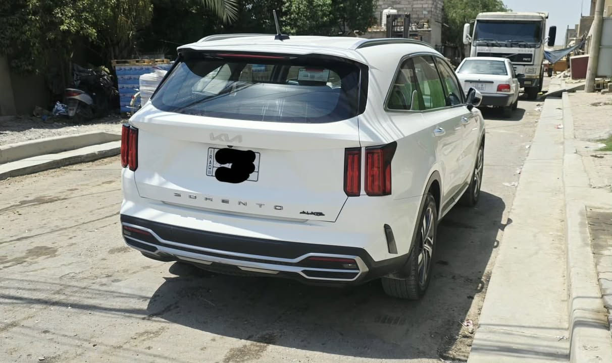السلام  عليكم سورنتو 2022
فول موصفات
تشغيل عن بعد
تبريد 3 قطع
رقم بغداد 
6سلندر
7راكب 
مكفوله من الصبغ والضربه والرصعه
ماشيه 81
الاستفسار***********

