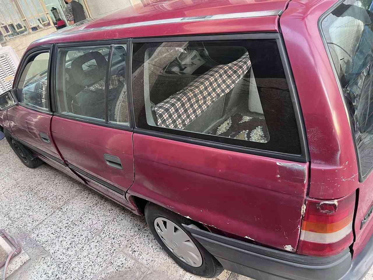 ابل مديل1993رقم الألماني سياره جاهزه مرتبه
سعر ٤٥
عنوان بغداد 
***********
