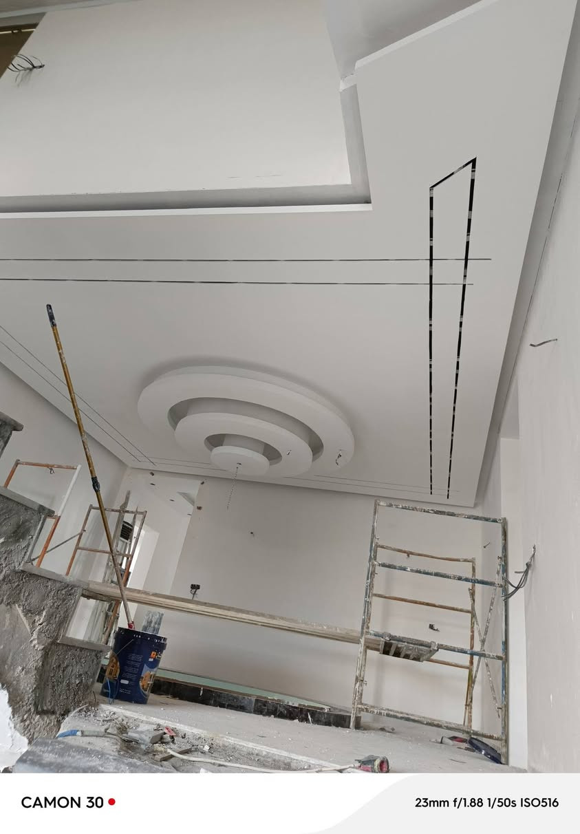 نعمل داخل كربلاء/***********
تصليح وصبغ جدران صبغ واجهات 

ديكورات جبس وسحبات 

بديل رخام بديل خشب 

صبغ حديد كافت انواعه 

شغل درجه اولى اسعار مناسبه
