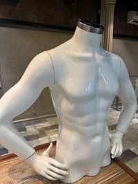 من رخصه الادمن فدوه عندي غراض تصفيه محل اريد ابيعهم لان محتاج فلوسهن م...