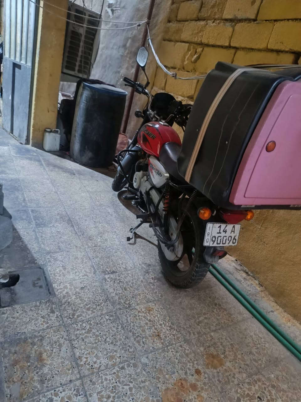 سلام عليكم بوكسر للبيع موديل 18 رقم وسنوية بسمي 
مجفتة تجفيت شركة 
سعر 1700
بيه مجال قليل للشراي
***********
