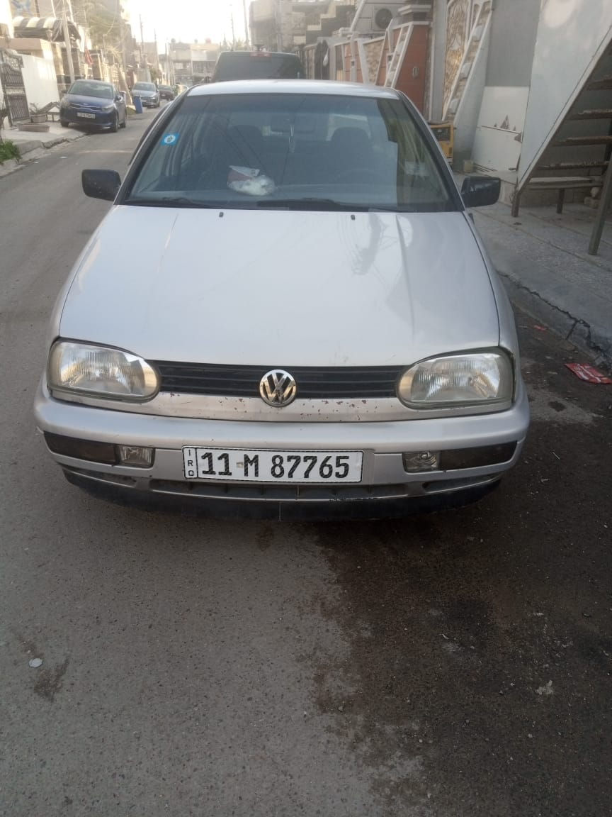 السلام عليكم سيارة كولف موديل 1994 محرك 2000 كير اوتوماتيك سيارة جاهزه بدون نواقص
سيارة ناعمه بيها فقط جراد بسيط
 السعر ٤٦ ورقه و بيها مجال
العنوان بغداد الجديدة
للأتصال *********** واتساب
