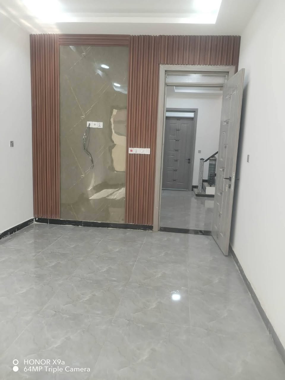 دار للبيع
📐 المساحة: ١٠٠ متر
🛏️ تحتوي على:
▪️ ٣ غرف نوم
▪️ صالة استقبال
▪️ مطبخ
▪️ خدمات
📍 الموقع: الدورة – البعيثة – العدل الأول
💰 السعر: ١٤٠ مليون (بيه مجال)
📞 للاستفسار والاتصال: ***********
📲 يوجد واتساب
