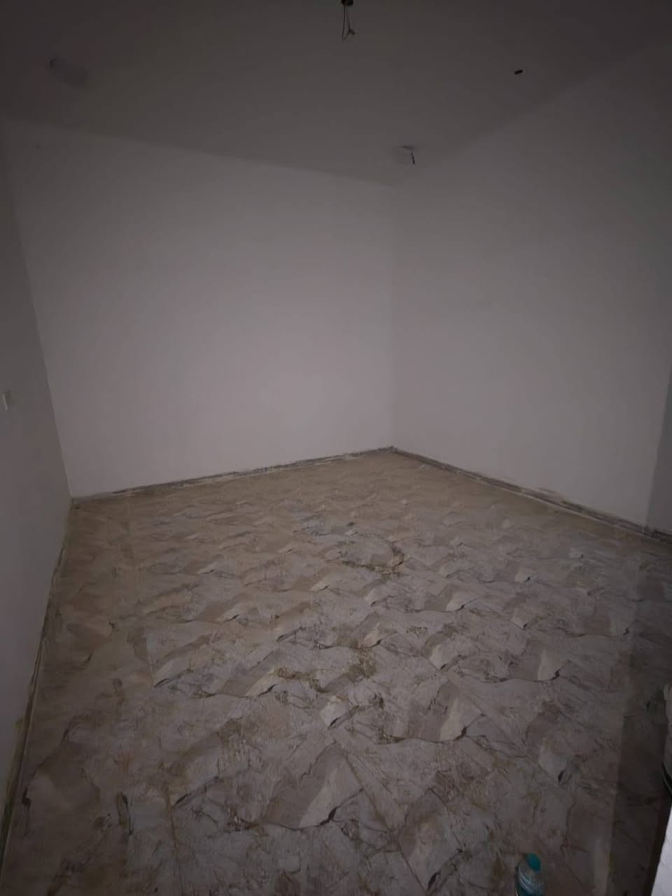 بيت للبيع في التنومه الصالحيه شارع ابو طالب المساحه ٢٠٠ متر 
غرفتين وستقبال و طارمه و مطبخ و صحيات جاهز للسكن السعر 90 قابل للتفاوض 
 تواصل ***********
