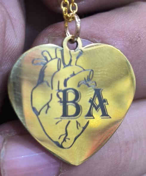 ✨ تميّز بهديتك مع لمسة خاصة! ✨
حوّل القلادة أو المحفظة أو القدّاحة العادية إلى قطعة فريدة بحفر اسمك أو عبارة مميزة بتقنية النقش بالليزر عالية الدقة.

🎁 هدية مميزة تدوم
🪄 نقش أنيق ودقيق
📍 متوفر لدينا – للاستفسار: 📞 ***********
📍 العنوان: مكتبة الولاية كوت – حي جهاد – نهاية شارع صبر

✨ صمّم ذكرياتك بنفسك! ✨
