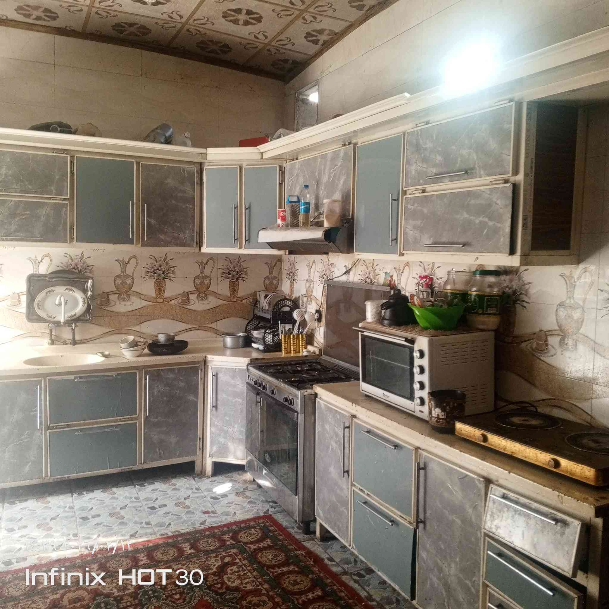 السلام عليكم.  دار لبيع م
مساحه 200م سند 25  يحتوي البيت الي غرفتين نوم وهول وصاله صحيات داخليه وخارجيه العنوان ورديه خارج قرب معمل ابو كيره متوفره جميع الخدمات وتبليط بباب الشارع بيع مستعجل السعر 60 وبيه مجال حك الجيه الاتصال على رقم صاحب الدار ***********
