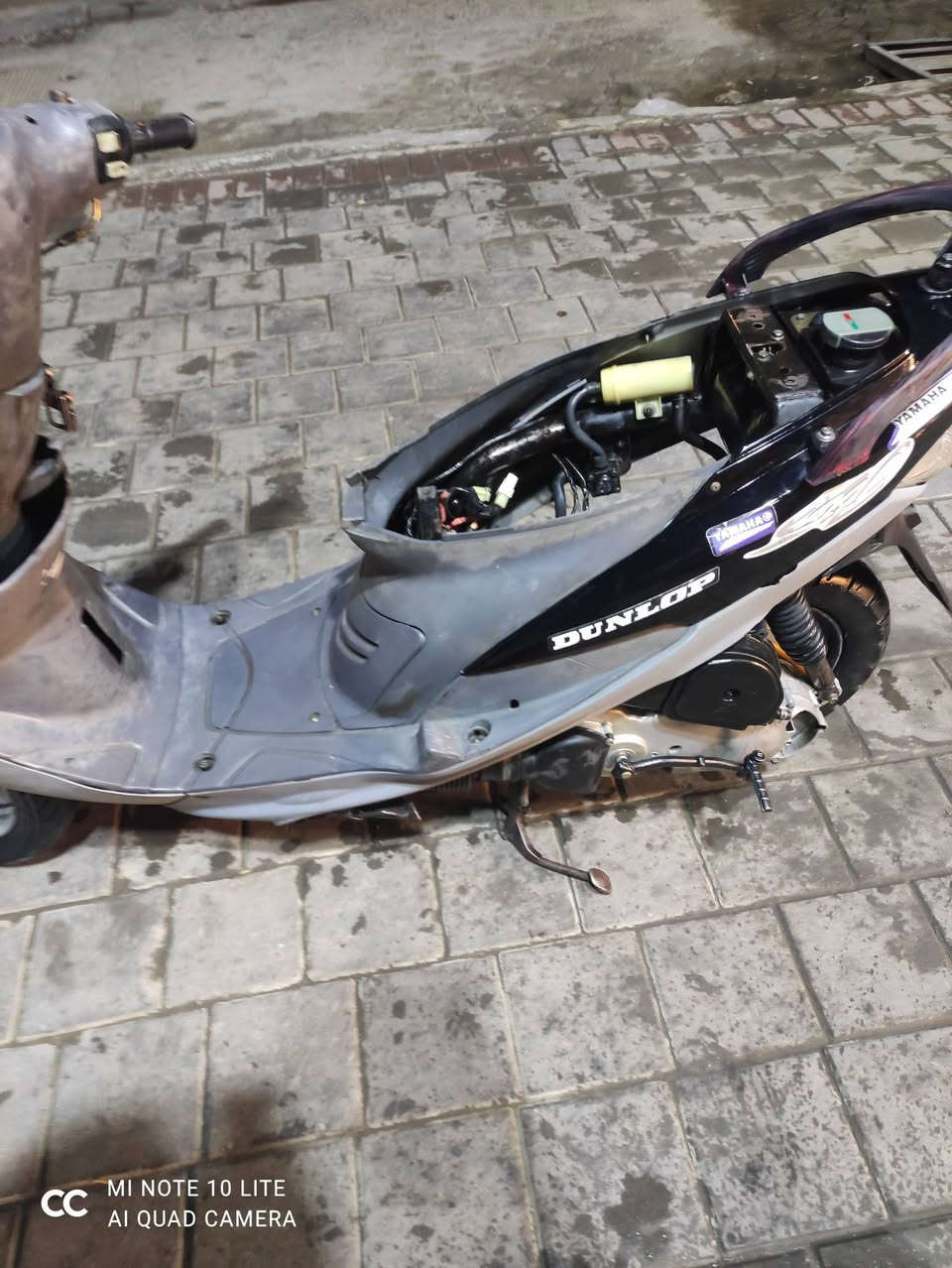 كامله مكمله ربع ماتذب عليها مكينه 55 شلعه ومعدل استغفر الله نقصها بس لباتري تعبان بس هذا لنقص مستعجل ع بيعتها 475 قفل لدراجه متعوب عليها ومرتبه على ايدي *********** مكاني بغداد الشعب
