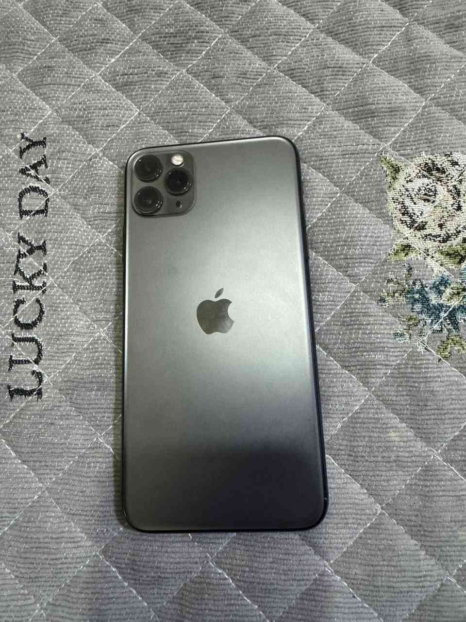 آيفون ١١ برو ماكس 
ذاكره ٢٥٦ 
يرادله شاشه 
وكامرة خلفية تشتغل بي بيه رجه 
جهاز شغال 
بطارية ٩٢ 
سعر ٢٤٠ 
مكاني بغداد دورة 
***********
