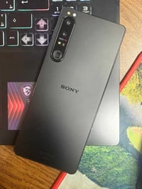 سوني 1مارك4 غني عني التعريف نظيف جدا للبيع او مراوس ايفون ونطي فرق 077...