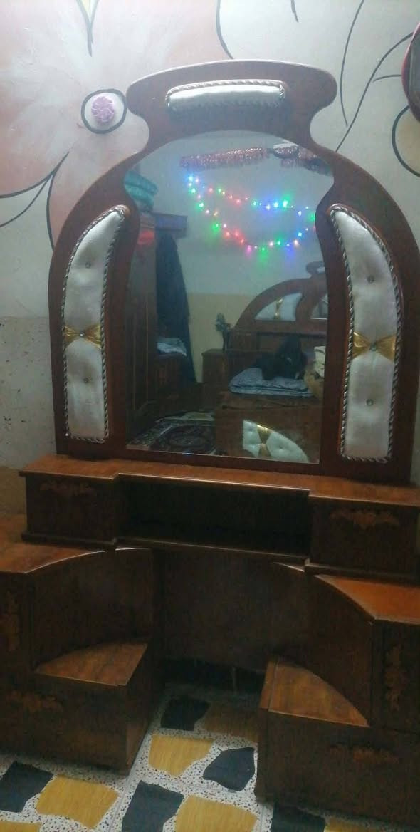 غرفه نوم قنصور 6ابواب نضيفه السعر 450مكاني حي الانتصار رقمي ***********
