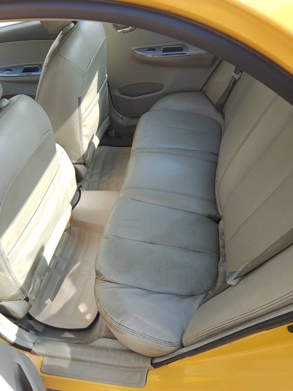 السلام عليكم للبيع بي واي دي جي ثري 2016 رقم بغداد مكاني بغداد البلديات بيهه بيه ضربه بلبنيد و جاملغ الخلفي وبيه النمره الثانية مال كير مرات يبوش سيارة حلوة السعر 50 ورقة وبيه مجال حك الجيه / ***********
