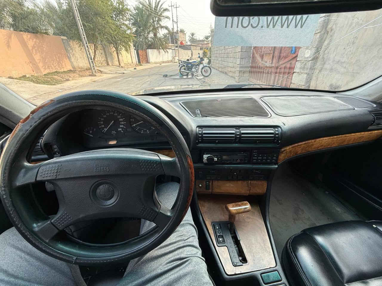 السلام عليكم 
بي ام ٧٤٠ اصل محرك ٨ 
كيرو اوتو رقم اربيل دولي شرط التحويل صدر تايرات جدد تبريد شغال تدفئة سيارة جاهزة غرفة نظافة ٩٠ بالميه ويل خليه 
وباقي مواصفات البي ام معروفه مابيهة نواقص للبيع او المراوس السعر 54 و بيهة مجال العنوان ديالى المقدادية للاستفسار الاتصال ***********
