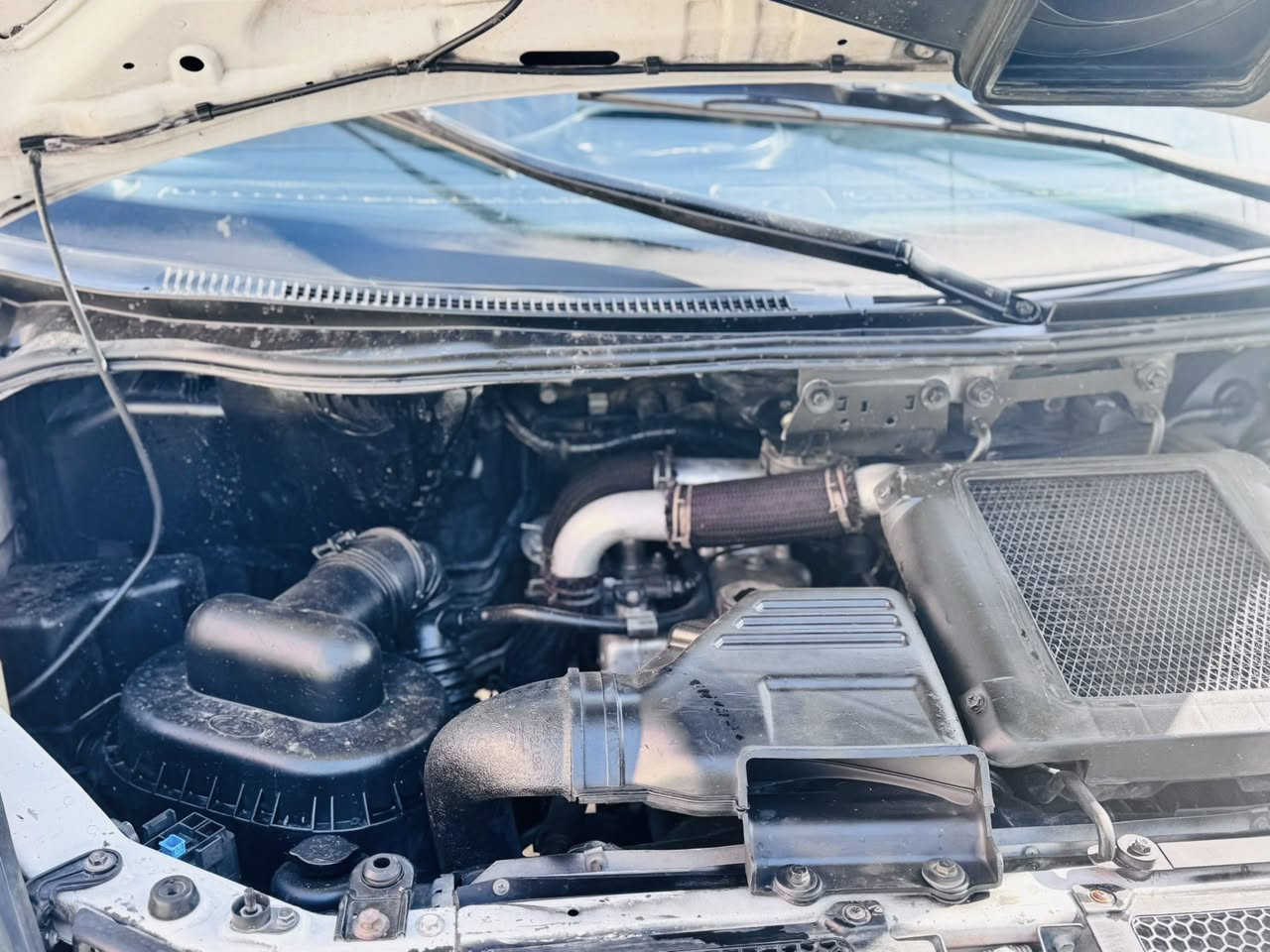 سلام عليكم ورحمة الله اخوان ستاركس للبيع فقط موديل 2007 رقم ديالى الجديد سياحي وليس مشترك شواصي امامي  وخلفي مكفولات مكينة صار يومين من طلعت من التجفيت تخم تاير صدر جديد بيه باب السايق مبدل وبيه مكانين صبغ بالصفحة اليسرى والباقي مكفول مكان السيارة ديالى بعقوبة سعره 85 وبيه مجال بسيط ***********
