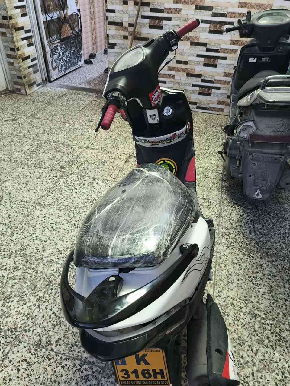 سلام عليكم دراجه ماكس للبيع مكينه مفتوحه شغل درجه أولى شلعه معدل امفوله للاخر بيها اشويه ملاحظات الكفرات ماكاعدات بل الضبط والباقي فول الفول السعر من الأخير قفل 🔒400الف وإذا مراوس بدراجة إيراني رقم الهاتف ***********   العنوان بغداد مدينه الصدر الفلاح... تحياتي الكم
