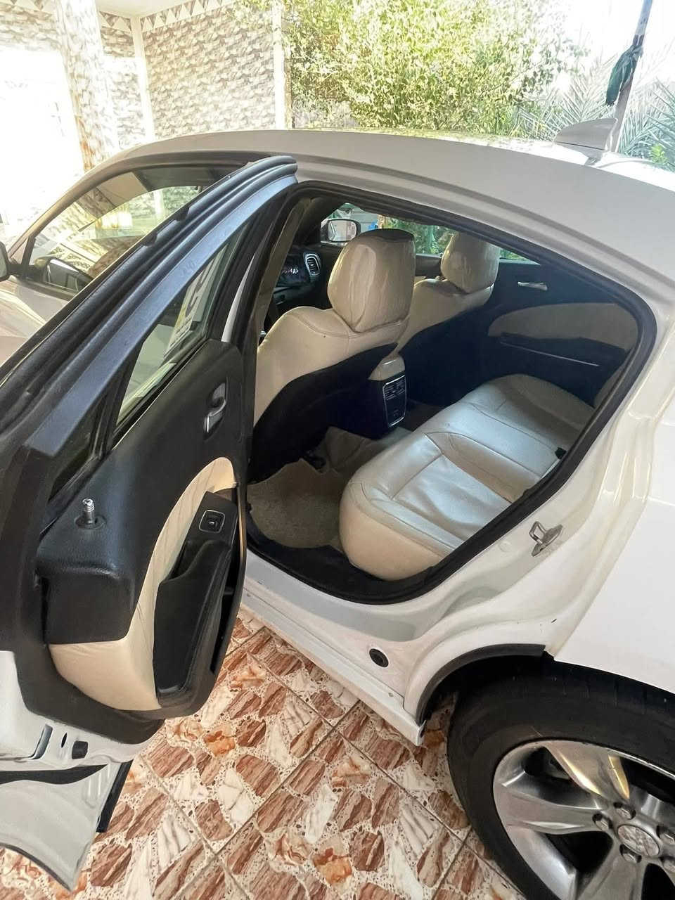 السلام عليكم
جارجر 2018والسياره فول عده الفتحه جاهزة للاخير كير مكينه تبريد منضومه جديد صارلي سبوع من شديته  حداده جدبد سنوية بسمي هزة جديدة صاعده رقم بغداد دولي تحول مباشر وسنوية بعد ما منتهيه تخم تاير جواه السيارة حلوه ونضيفه وجاهزه مال بيت وجناي 
حادث السيارة: ٣ قطع فقط بدون دواخل جاملغات ثنين بس الخشم وبنيد وبارد بالباب الخلفي اي قطعة بالسيارة ممفتوحة ابد نص السيارة حدادة امريكا البلاد .
 السعر ١٧٠ 
مكاني البصرة القرنه بني منصور قضاء الصادق ع 
للاستفسار اكثر : ‏‪***********‬‏
